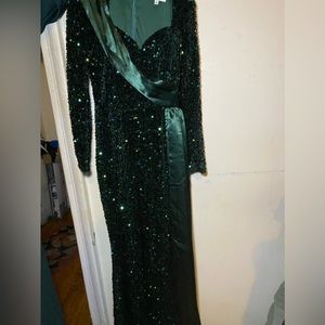 Size S green sparkling dress for any occasion.